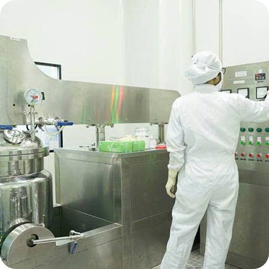 Khu vực vận hành thiết bị tại nhà máy Châu Anh